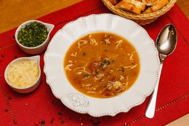 Pastırmalı patates çorbası, beyaz fasulye, patates pastırması çorbası ve beyaz fasulye, gastronomi, Brezilya kış yemekleri.