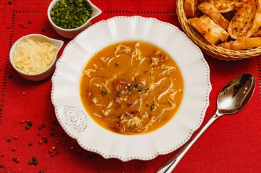 Pastırmalı patates çorbası, beyaz fasulye, patates pastırması çorbası ve beyaz fasulye, gastronomi, Brezilya kış yemekleri.