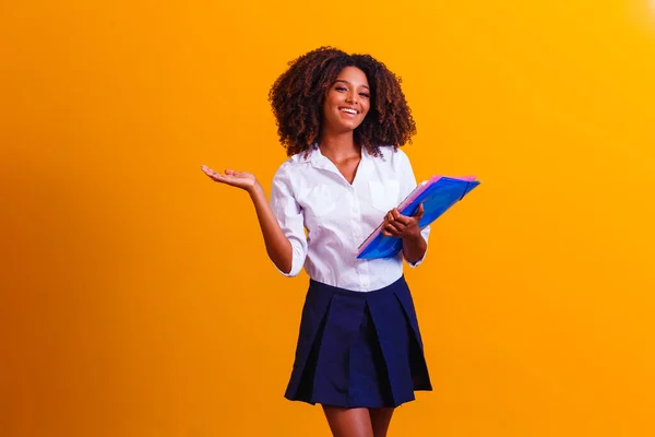 Mujer Afro Estudiante Con Libros Cuadernos Las Manos — Foto de Stock