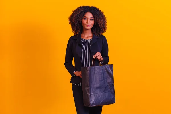Siyah Alışveriş Çantalı Afro Yönetici Kadın Kara Cuma Konsepti — Stok fotoğraf