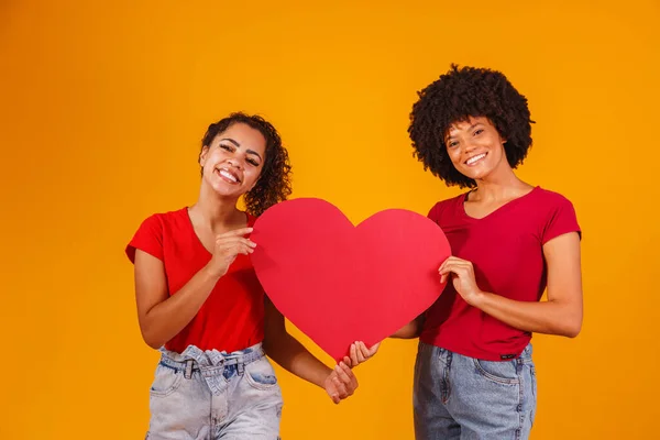 San Valentín Pareja Lesbiana Sosteniendo Corazón Papel Concepto Del Día —  Fotos de Stock