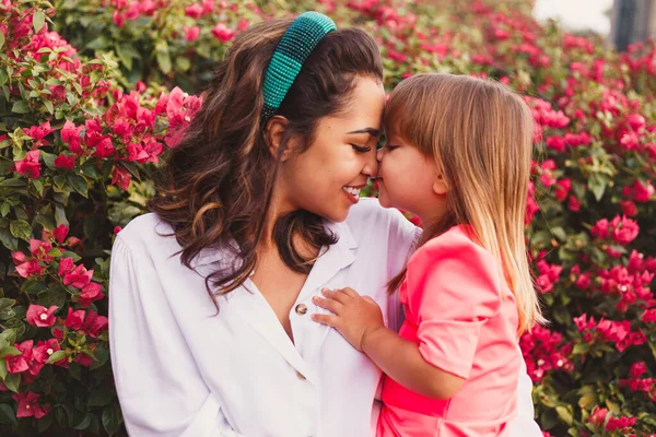 Young Mother Her Daughter Mother Day Concept — Stock Photo, Image