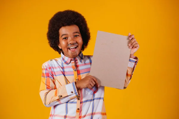 Πορτρέτο Ενός Μικρού Αγοριού Αφρό Φορώντας Τυπικά Ρούχα Για Γιορτή — Φωτογραφία Αρχείου