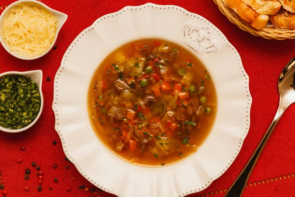 Pyszna Zupa Makaronowa Różnymi Warzywami Makaronem Warzywnym Makaronowym Pysznym Jedzeniem — Zdjęcie stockowe
