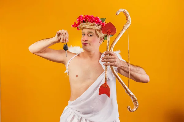 Cupido Sosteniendo Llave Del Coche Promoción Del Día San Valentín — Foto de Stock