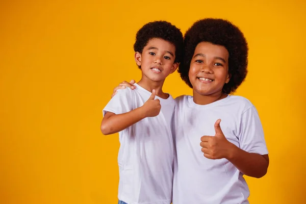 Afro Brothers Yellow Background Brother Day — Stock Photo, Image