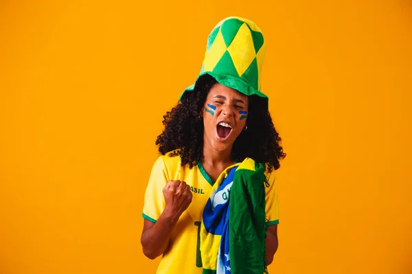 Brasileiro Brasileiro Comemorando Futebol Jogo Futebol Fundo Amarelo Cores Brasil — Fotografia de Stock