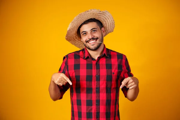 Homem Vestido Com Roupa Festa Junina Com Polegar Para Cima — Fotografia de Stock