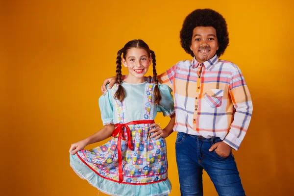 Παιδιά Τυπικά Ρούχα Από Διάσημο Βραζιλιάνικο Πάρτι Festa Junina Για — Φωτογραφία Αρχείου