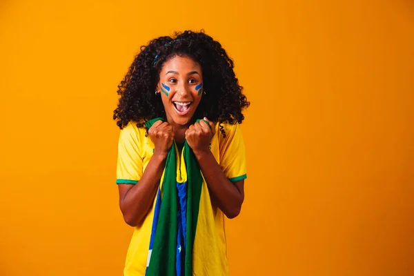 Brasilianischer Fan Brasilianische Fans Feiern Fußball Oder Fußballspiel Auf Gelbem — Stockfoto