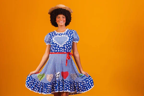 Brasiliansk Afro Kvinna Bär Typiska Kläder För Festa Junina Gul — Stockfoto