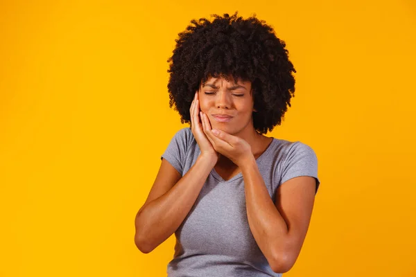 Afro Woman Toothache Yellow Background — Stock Photo, Image