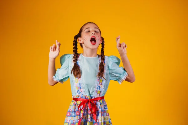 Дитина Типовому Одязі Відомої Бразильської Партії Під Назвою Феста — стокове фото