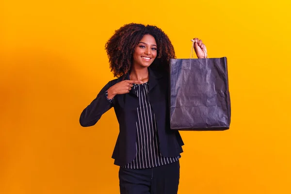 Donna Afro Esecutiva Con Shopping Bag Nero Concetto Venerdì Nero — Foto Stock