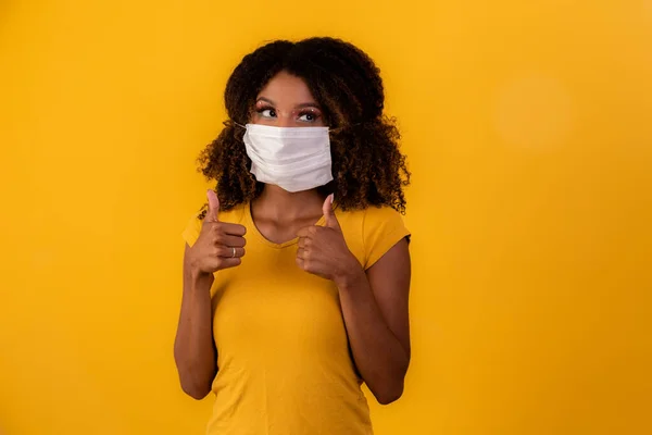 Jong Meisje Draagt Beschermend Masker Bij Corona Virus Pandemie Covid — Stockfoto