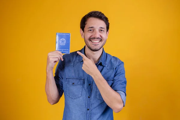 Braziliaanse Man Met Documentenwerk Sociale Zekerheid Carteira Trabalho Previdencia Social — Stockfoto