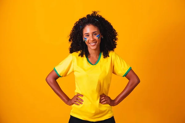 Бразильський Вентилятор Бразильські Фанати Які Прославляють Футбол Або Футбол Жовтому — стокове фото