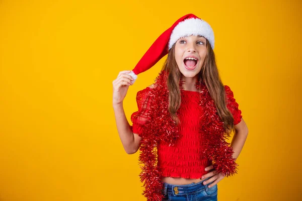 Liten Flicka Klädd För Jul Förtrollad Hålla Pompom Hatten — Stockfoto