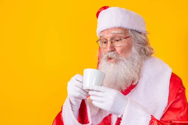 Der Weihnachtsmann Bei Einer Tasse Kaffee Oder Tee — Stockfoto