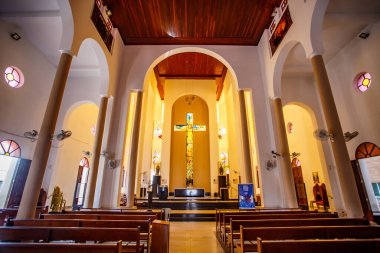 Santa Cruz, Brezilya - 12 Mart 2021: Santa Rita de Cassia kilisesinin içindeki görüntü