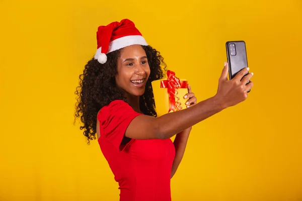 Žena Santa Klobouk Vzít Selfie Dárkovou Krabicí — Stock fotografie