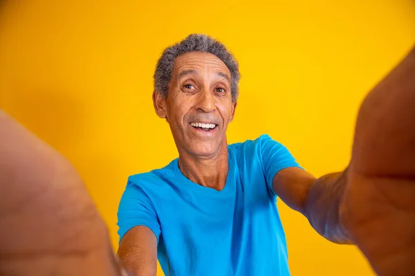 Närbild Äldre Män Som Tar Selfie — Stockfoto
