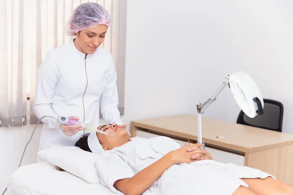Darsonvaler Kosmetikapparat Gesichtsreinigung Salon Hautpflege Professionelle Dermatologische Hardware Elektrische Wellnesseinrichtungen — Stockfoto