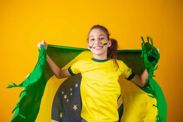 Fotbollssupporter Brasiliens Lag Vacker Liten Flicka Hejar För Sitt Lag — Stockfoto