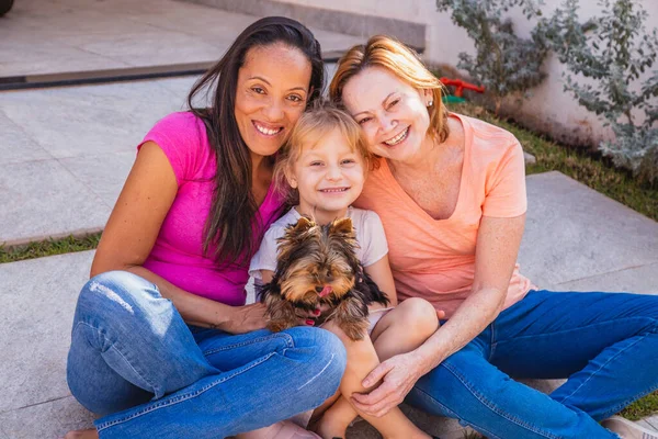 Smiling Lesbian Couple Child Pet Puppy Lesbian Couple Holding Adoptive — Stock Photo, Image