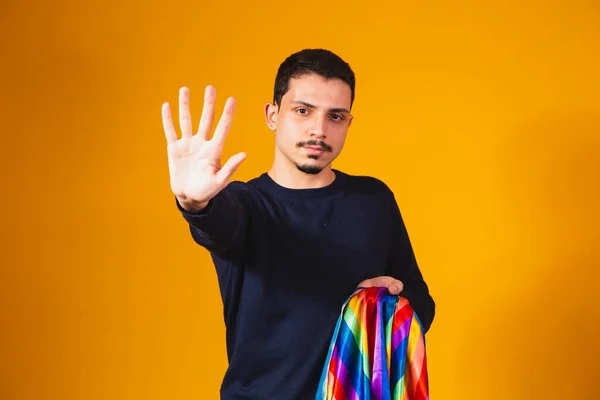 Homo Trots Homoseksuele Jongen Met Zijn Hand Naar Voren Maken — Stockfoto