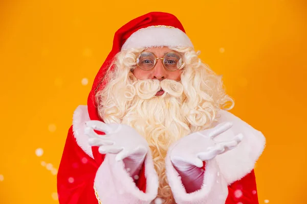Vrolijk Kerstfeest Happy Holidays Santa Claus Waait Sneeuw — Stockfoto