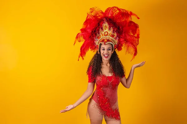 Junge Afrikanische Brasilianische Samba Tänzerin Verkleidet Für Den Karneval — Stockfoto