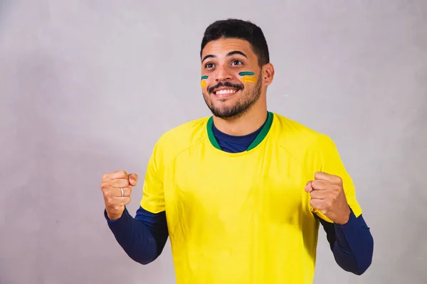 Brasilianischer Fan Auf Grauem Hintergrund — Stockfoto