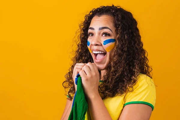 Βραζιλιάνος Ανεμιστήρας Πρόσωπό Της Βαμμένο Μπλε Και Κίτρινο Για — Φωτογραφία Αρχείου