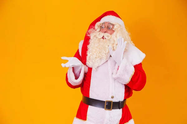 Άγιος Βασίλης Δείχνει Στο Χώρο Για Κείμενο Έκπτωση Μάρκετινγκ Πωλήσεις — Φωτογραφία Αρχείου