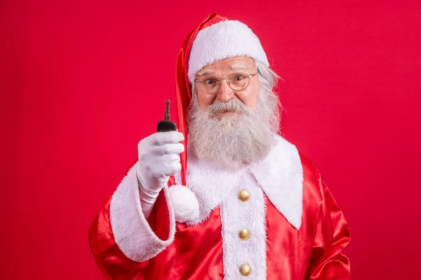 Père Noël Tenant Les Clés Une Voiture Sur Fond Rouge — Photo