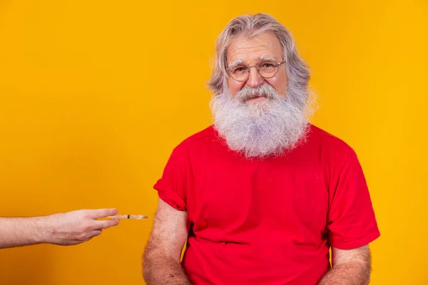 Święty Mikołaj Masce Szczepiony Zastrzykiem Osoby Starsze Szczepiące Się Wolnych — Zdjęcie stockowe
