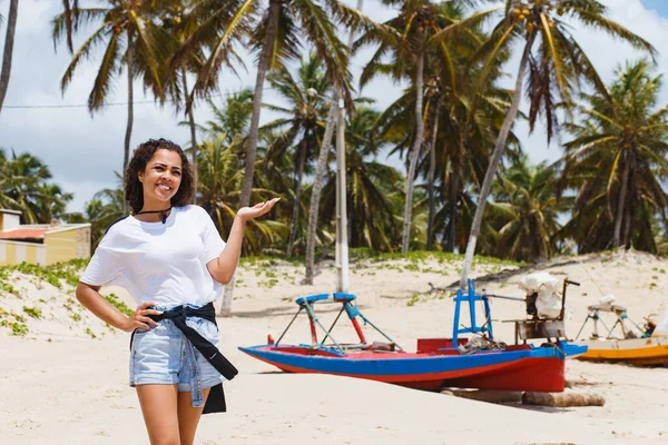 Hermosa Mujer Vacaciones Disfrutando Aire Libre Playa Con Sus Pies — Foto de Stock