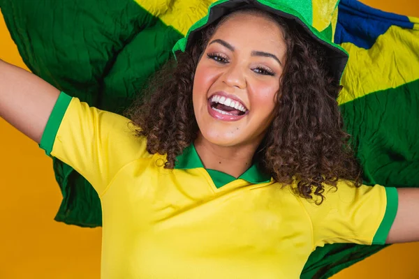 Afro Ragazza Tifo Squadra Brasiliana Preferita Tenendo Bandiera Nazionale Sfondo — Foto Stock