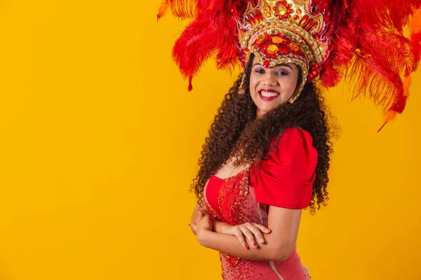 Bella Giovane Donna Afro Costume Carnevale Con Braccia Incrociate — Foto Stock