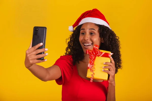 Žena Santa Klobouk Vzít Selfie Dárkovou Krabicí — Stock fotografie