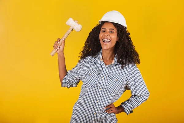 Female Engineer Holding Sledgehammer — Stock Photo, Image