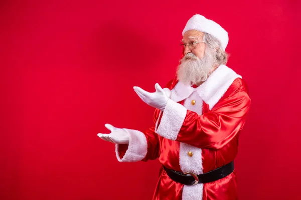 Santa Claus Ukazuje Stranou Reklama Vánoční Propagace Nový Rok Vánoční — Stock fotografie