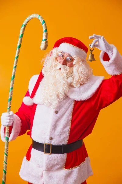 Santa Claus Con Campana Sobre Fondo Amarillo Hermoso Santa Claus —  Fotos de Stock