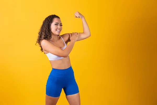 Image Strong Confident African American Girl Flexing Her Biceps Pointing — Stock Photo, Image