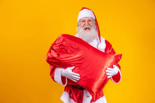 Der Weihnachtsmann Hält Eine Tüte Voller Geschenke Der Hand — Stockfoto