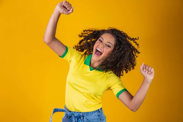 Brasileiro Saltando Para Comemorar Torcedor Brasileiro Comemorando Futebol Jogo Futebol — Fotografia de Stock