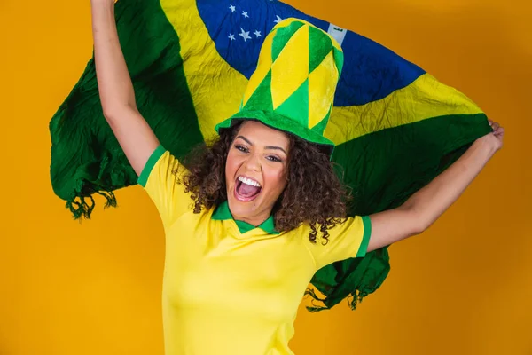 Menina Afro Torcendo Pela Seleção Brasileira Favorita Segurando Bandeira Nacional — Fotografia de Stock