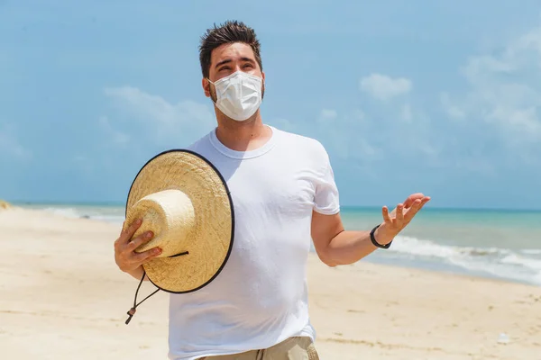 Close Young Man Beach Wearing Mask Protect Himself Pandemic — Stock Photo, Image