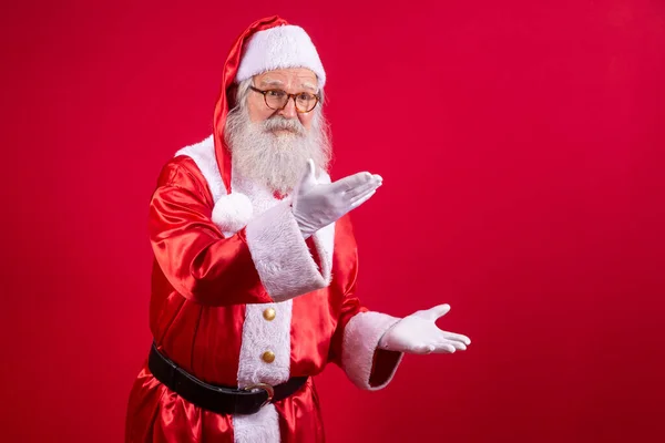 Santa Claus Rámutatva Félre Reklám Karácsonyi Promóció Újévi Karácsonyi Kedvezmény — Stock Fotó